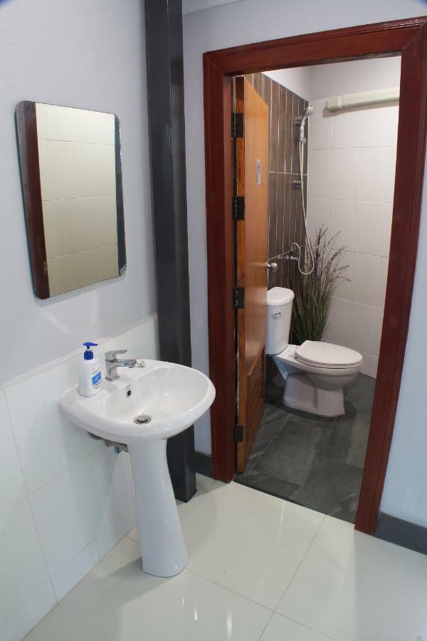 S'Prima Hostel Phitsanulok Extérieur photo