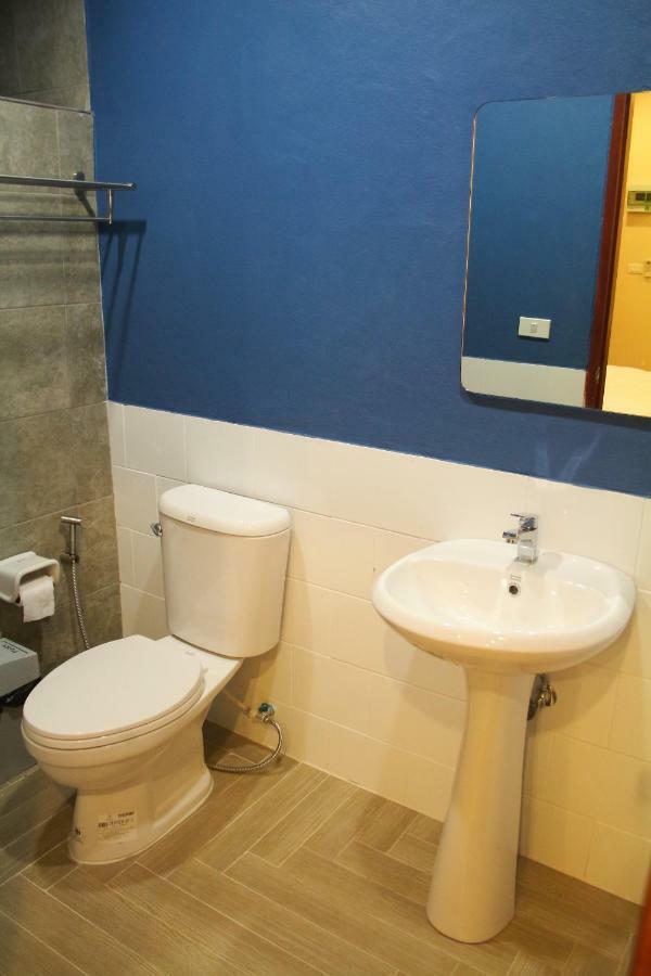 S'Prima Hostel Phitsanulok Extérieur photo